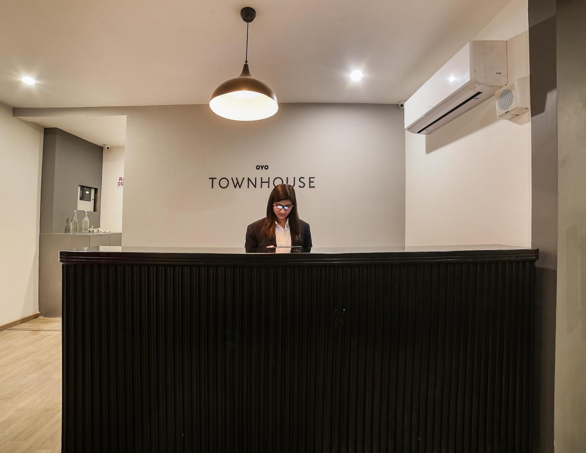 Super Townhouse Near Appu Ghar Hotell Gurgaon Exteriör bild